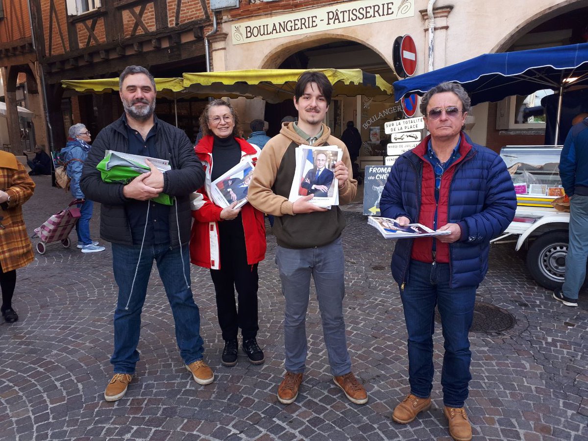 Tractage sur le marché de Gaillac avec @ReconqueteTarn ! Dimanche 10 avril, votez Eric Zemmour ! 🇫🇷🇫🇷🇫🇷 #DimancheJeVoteZemmour