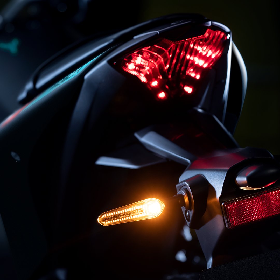 Detalles de la #MT03, construida con puro ADN de la serie #MT, lo que supone que cada trayecto es una experiencia sensacional y adictiva.💯

Conócela aquí👉 bit.ly/mt03_yamaha

#Yamaha #YamahaMX #DarkSideOfJapan