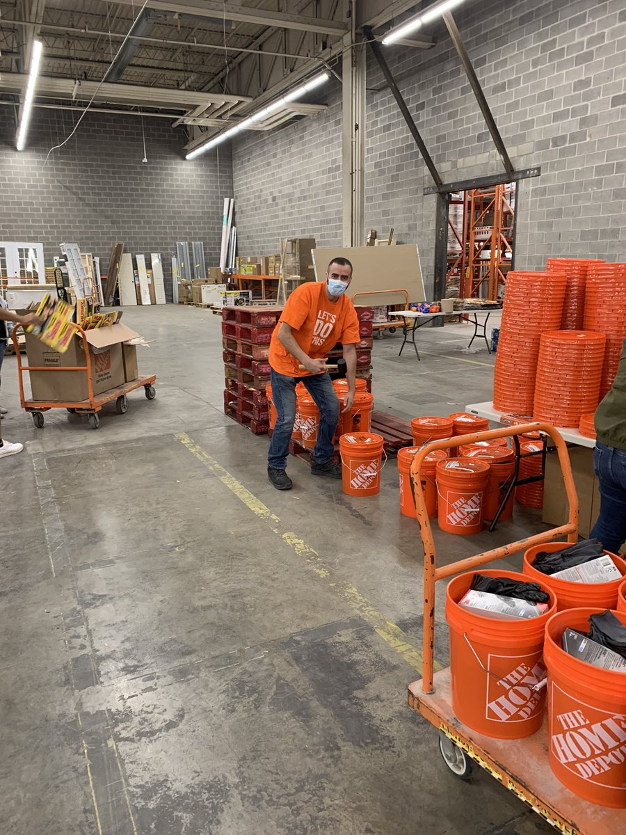 Jimi_Y's tweet photo. Thank you to all the volunteers from D137&amp;D90!! Had a blast creating 792 relief buckets!! @operationbless @HomeDepotFound @SMaurice2 @Oscar86604735 @RaganSteve @shouseadrienne @DaveRebtoy https://t.co/JWfn2d2VHi