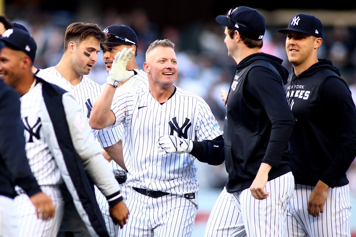 Yankees's tweet photo. Welcome to Pinstripes, JD 👏

@BringerOfRain20 https://t.co/AzI7KZKp1y