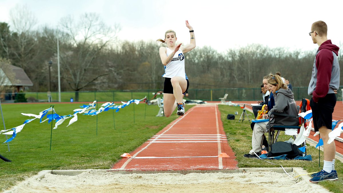 EtownBlueJays's tweet photo. WTRACK | Great start to the Messiah Invite for @BlueJaysXCTF! In her first ever heptathlon, Sydney Detky takes 2nd with 3360 pts (4th on Top 10 list) &amp; Trinity Soto takes 2nd in discus at 37.44m! DaniRae Renno was 6th in the disc at 31.63m, Mylea Neidig 9th at 29.47m! #FlyWithUs https://t.co/MgE71lF4oL