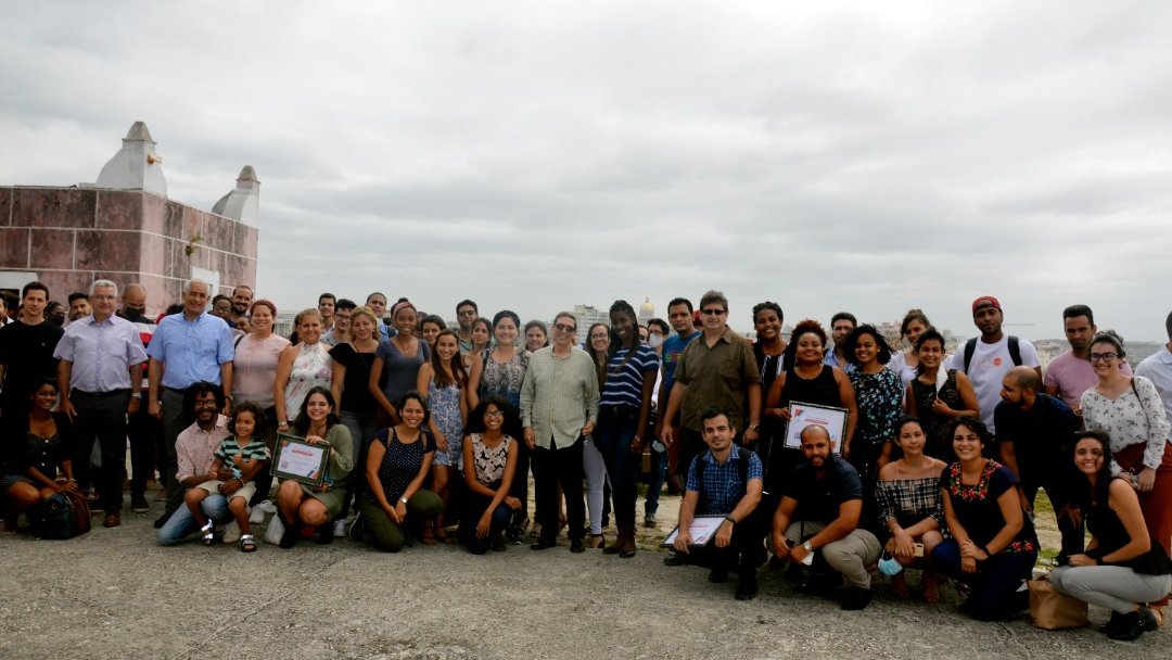 BrunoRguezP's tweet photo. Seguimos de celebración por el aniversario 60 de la UJC. En emotivo acto reconocimos contribución de los jóvenes de @UjcMinrex, como activos defensores de la verdad de #Cuba, siempre dispuestos a asumir nuevos retos. 

Con esta juventud transformadora #VamosConTodo. https://t.co/SPh4BLB4dt