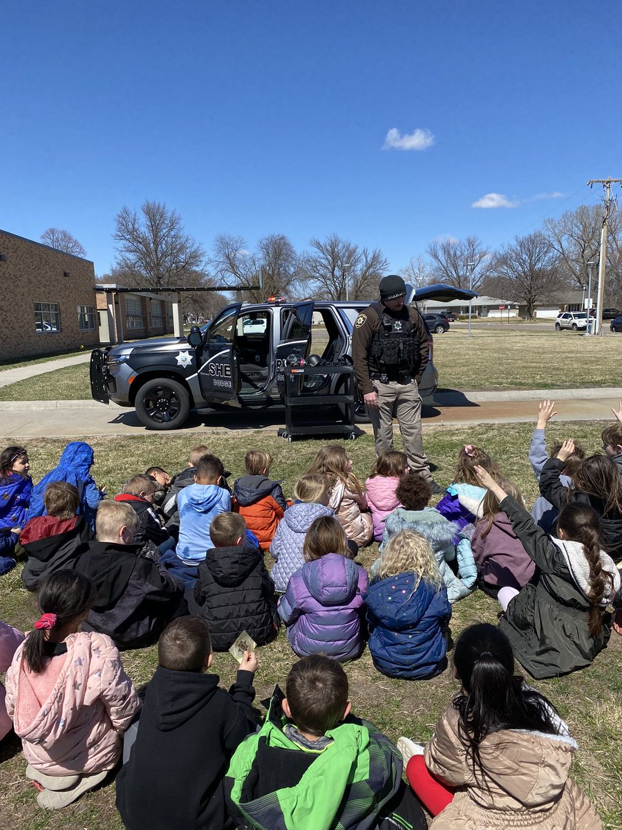 Miss_Garner_'s tweet photo. Today was Explore Day! We had a lot of cool visitors and did so many fun activities today! The students (and myself) had so much fun! #552Bobcat https://t.co/jm0ics9FTW