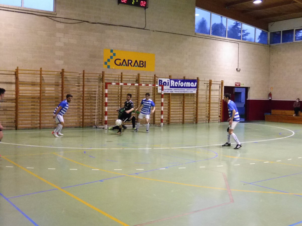 izal_areto's tweet photo. Idiazabal BaiReformas senior mutilak gaur ligako 24ºjardunaldia jokatu dute Izalen.
IDIAZABAL BaiReformas: 5
MADAMAR ZARAUTZ: 3
⚽️⚽️ Markos Retamosa
⚽️⚽️⚽️ Imanol Irazustabarrena https://t.co/E3Tsj64ONO