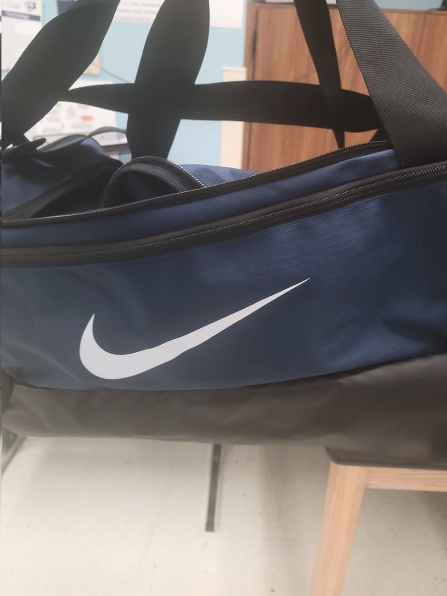 StorlaKenneth's tweet photo. New Lange Swag!! @lmsleopards gonna rock this as my new coaching bag. https://t.co/E0CdjDGnPE