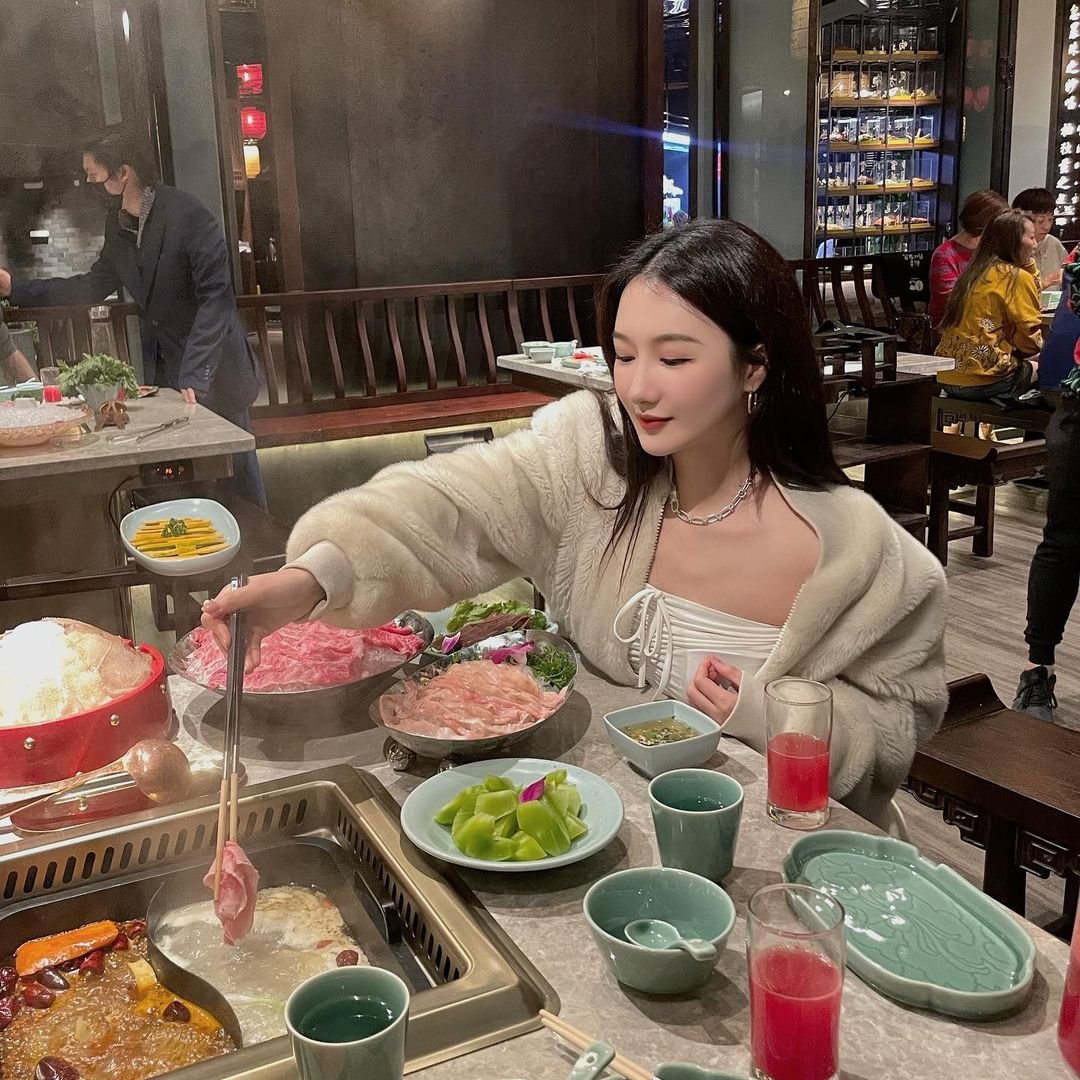 People, in fact, do not need too many things, as long as they live healthily and love sincerely, they can be regarded as a kind of wealth.