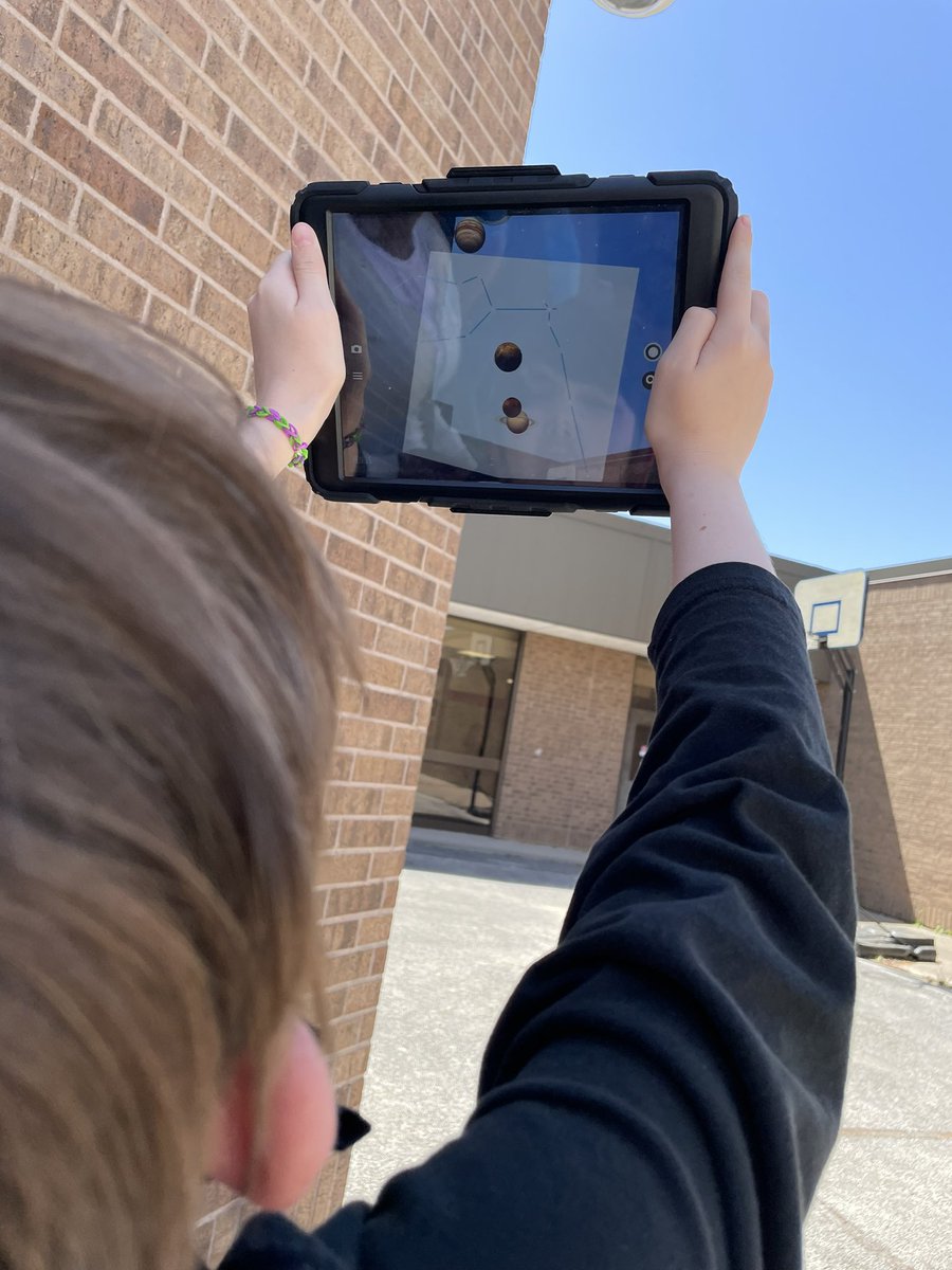 Smith_Educating's tweet photo. Wrapping up our Solar System unit using SkyView! Students could locate the planets, space equipment, and even find their zodiac sign and read more about it. @WilkersonCISD @ConroeISD https://t.co/CHsYPAEy9a