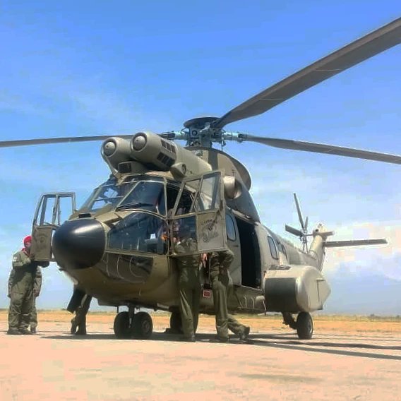 sermaeramb's tweet photo. Vuelve a los cielos un helicóptero AS-532 "Cougar",  tras una exitosa inspección de 500 horas de vuelo ejecutada por el Servicio de Mantenimiento Aeronáutico de la AMB en cooperación con el Grupo Aéreo de operaciones especiales N° 10 en pro del apresto operacional de esa  unidad. https://t.co/8U9PQLfeBo