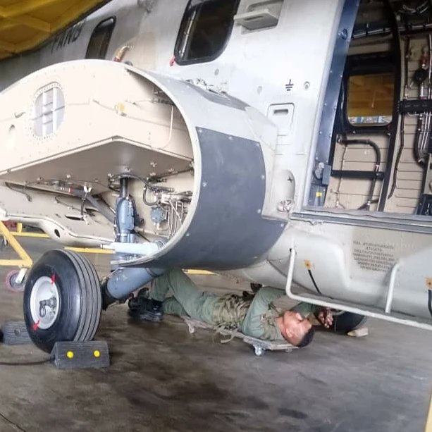 sermaeramb's tweet photo. Vuelve a los cielos un helicóptero AS-532 "Cougar",  tras una exitosa inspección de 500 horas de vuelo ejecutada por el Servicio de Mantenimiento Aeronáutico de la AMB en cooperación con el Grupo Aéreo de operaciones especiales N° 10 en pro del apresto operacional de esa  unidad. https://t.co/8U9PQLfeBo