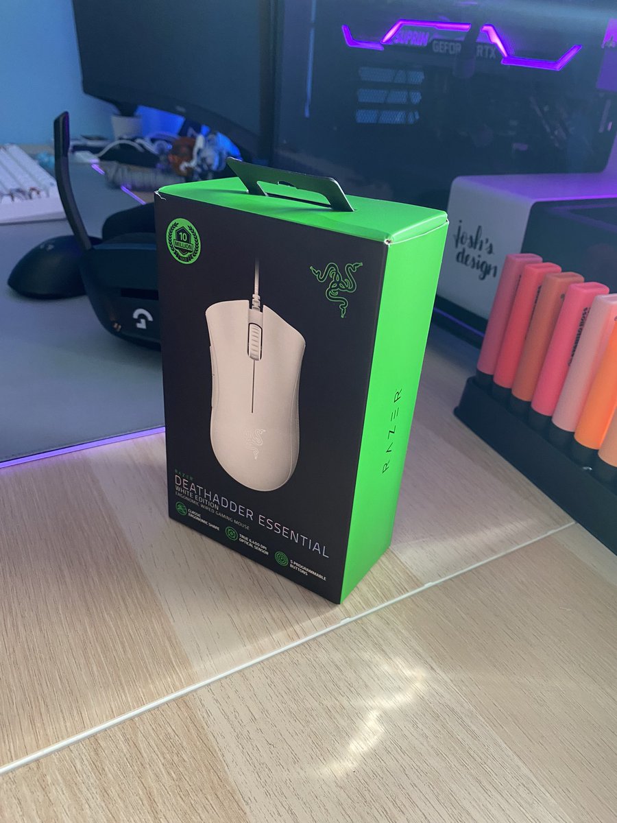ItsJoshDesign's tweet photo. Tengo en mis manos a este pequeño y ya he empezado a grabar cositas con él!! Aunque pronto me iré de vacaciones os dejaré preparado contenido semanal cómo de costumbre 👌🏼 Tengo muchas ideas en mente!! Ya veréis 🔥🔥 https://t.co/ccfRHcdMmz