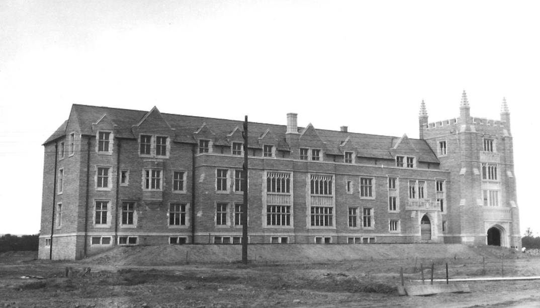 McMasterAlumni's tweet photo. A picture of the McMaster Administrative Building from 1930! #FlashMacFriday https://t.co/SLHqPIxFzd