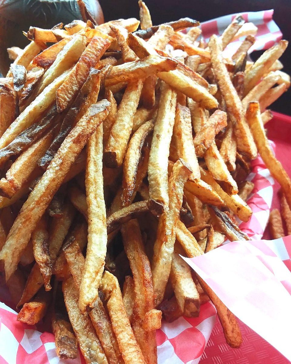lilwoodys's tweet photo. "Solid burger joint, fries were top notch 💯" – Jarquees P.
#tgifryday #fryday #frenchfries photo by Bryce Drury via #googlereviews https://t.co/XFwSz01YuX