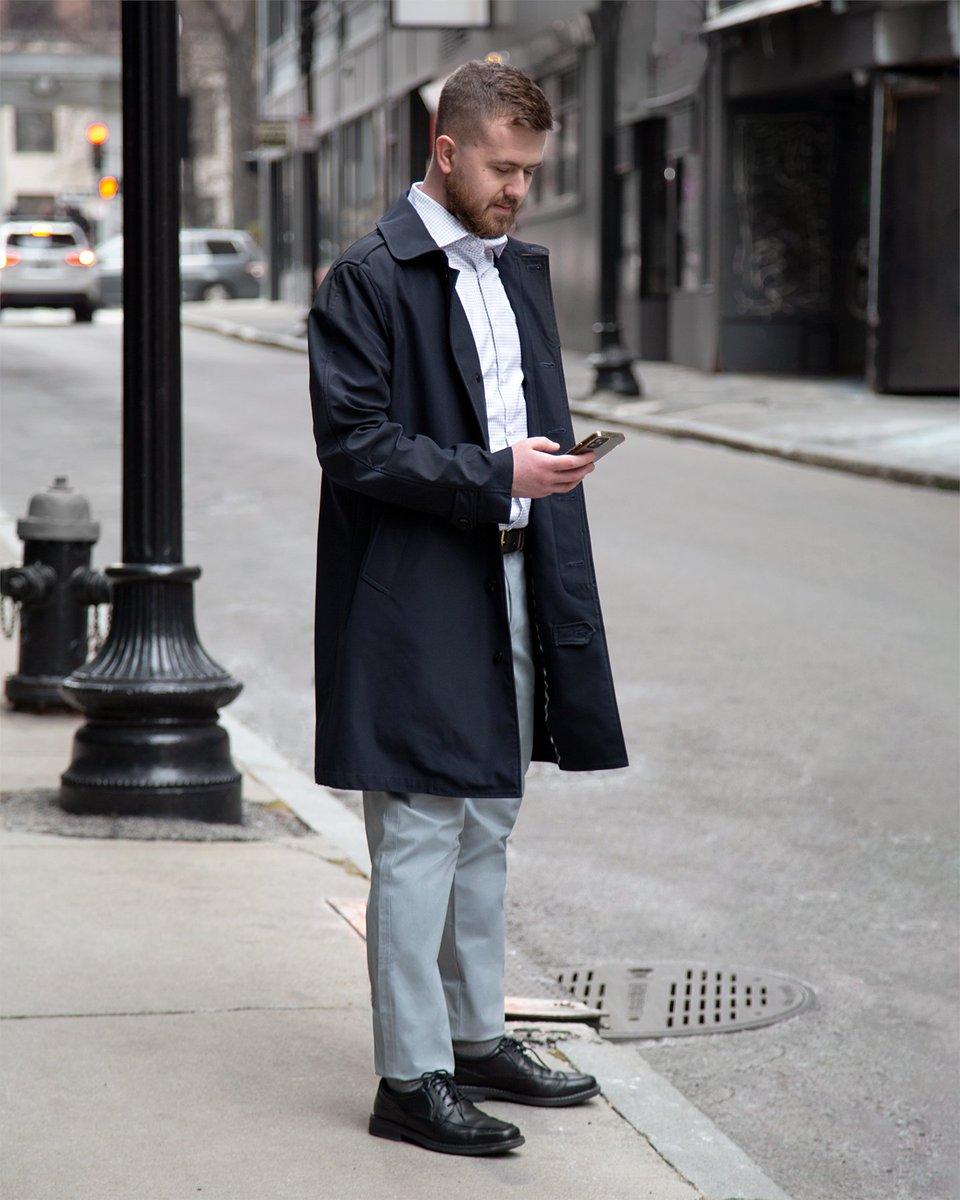 BlankLabel's tweet photo. Spring showers = you need a trench coat

Austin is ready for the rain in our Navy Trench made from a Cotton-Poly Blend.

#BLCustomClothing https://t.co/N2q5PPmTks