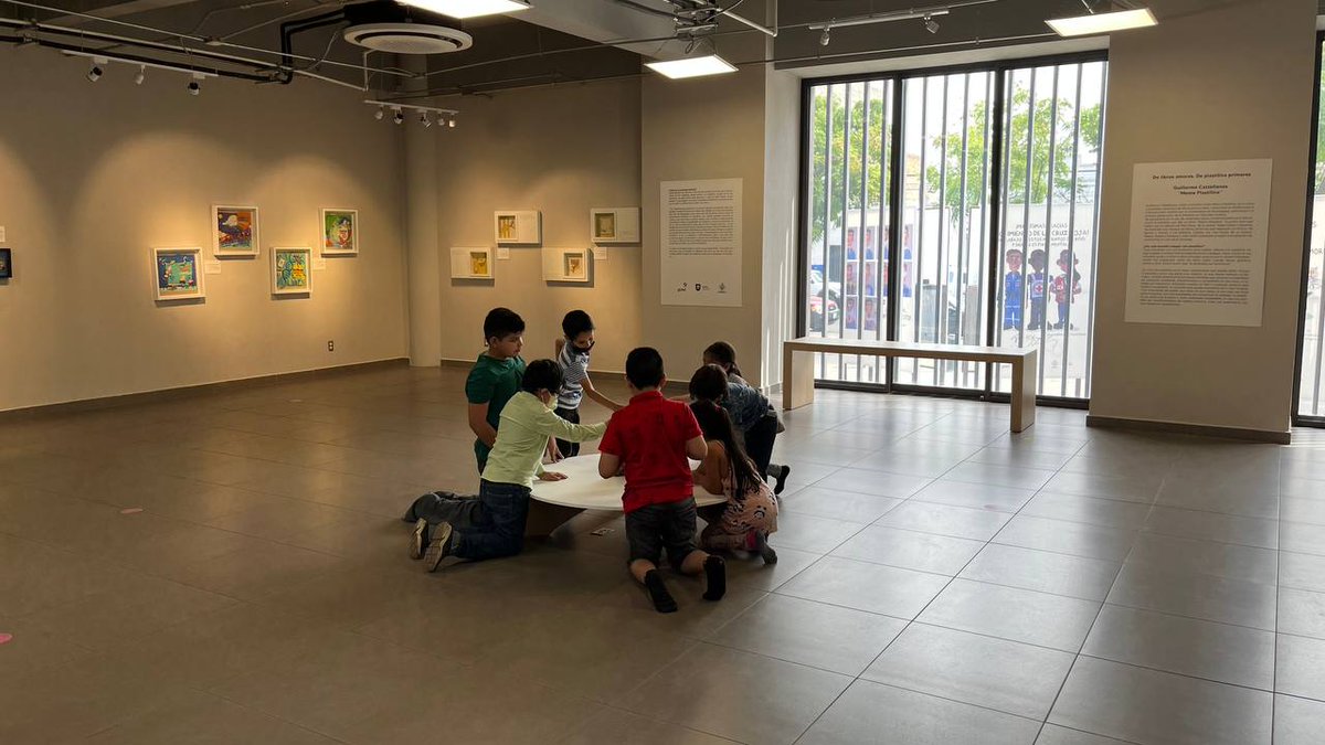 culturagdl's tweet photo. Hoy se inauguró la exposición ilustrada en plastilina "De libros amores. De plastilina primores", del autor Memo Plastilina, en Globo, Museo de la Niñez de Guadalajara. 

¡Visítala! https://t.co/lUgXq2weXa