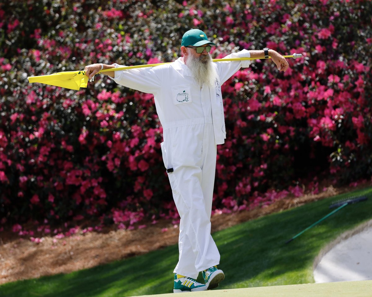 Upset that Lucas Herbert isn’t playing the weekend because I wanted more Nick Pugh azalea pics.