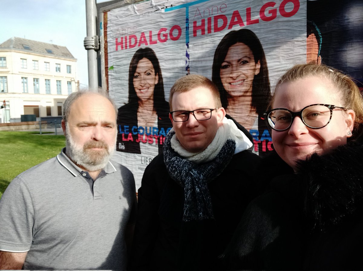 psarrageois's tweet photo. Jusqu'aux derniers kilomètres avec les camarades du @psarrageois, on a défendu auprès de la population le programme de notre candidate @annehidalgo ➡️ https://t.co/ch1ghEtJax
Ce dimanche, voter utile c'est voter avec son cœur, contre les mensonges. On vote donc #Hidalgo2022 🌹🗳️ https://t.co/juHhK30iWX
