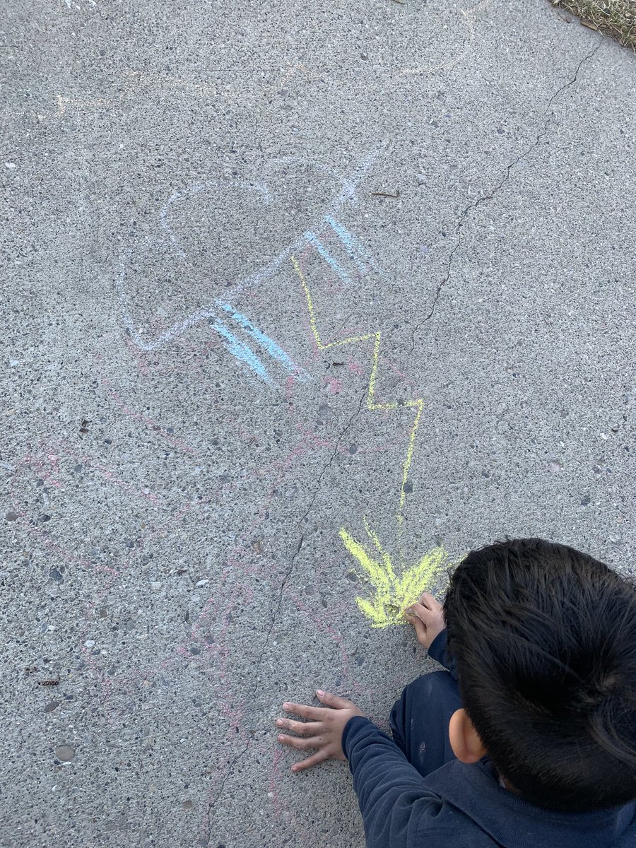 hmparlee's tweet photo. Grade 1 scientists were hard at work today brightening up the school’s front entrance drawing things that remind them of Spring! There were so many beautiful pictures of rainbows, flowers, insects, weather patterns, and animals that we see in springtime🌸🌼🌿🐞🦋☀️🌈 @MsBakhtawar https://t.co/ytlc7kCNio