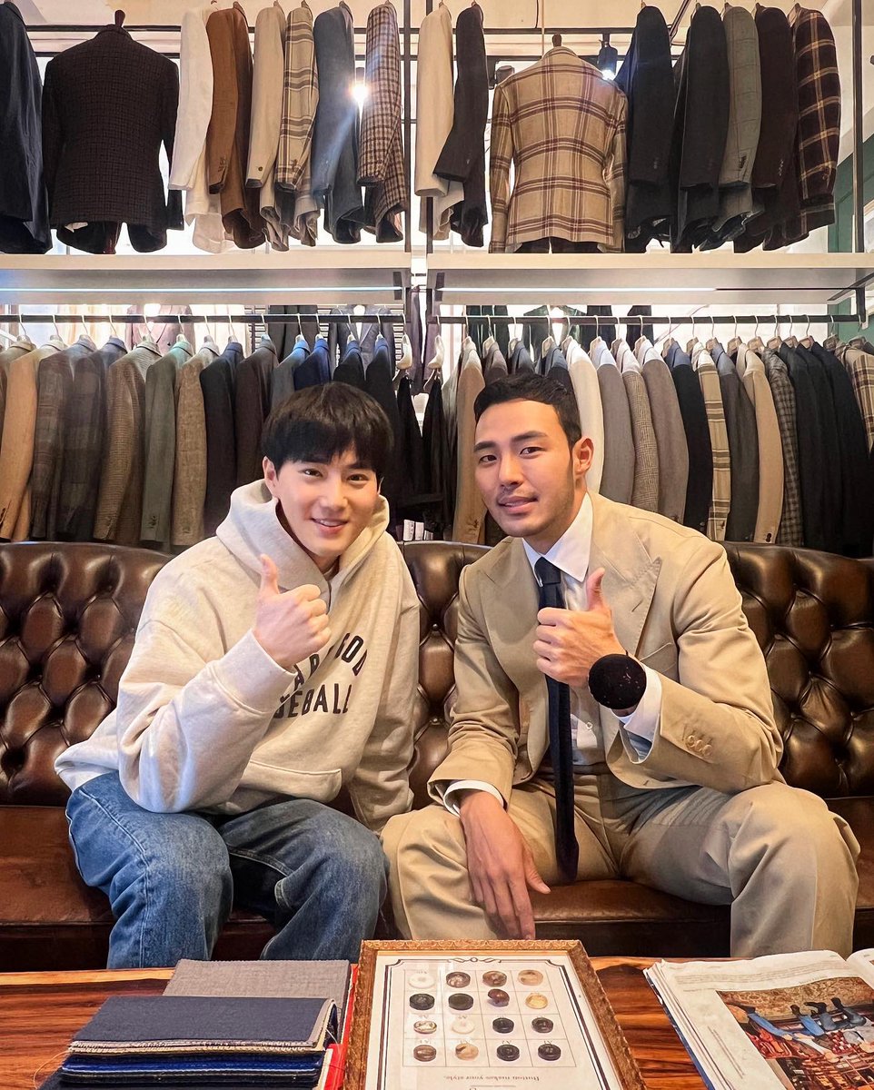 SUHOChile's tweet photo. 220406 ✧ Actualización de la cuenta de instagram de la tienda ascottage junto a #Suho.

"Traje gris para kimjuncotton"

Cr: ascottage

@weareoneEXO #EXO #GreySuit https://t.co/0vJjHGTKRD