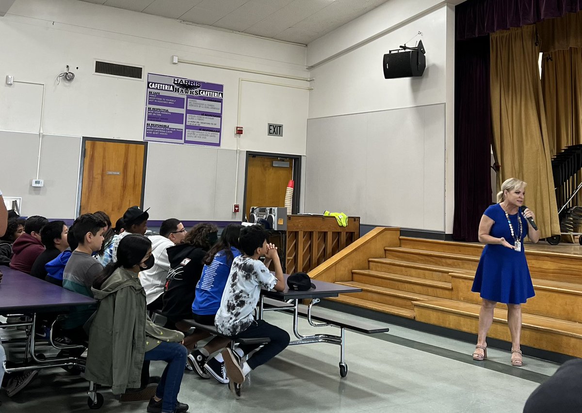 LauraPradoDuran's tweet photo. Sixth grade orientation 💛🖤 Thank you so much Mrs @StronginMarilyn for coming to Harris Elementary to talk to our Harris Hawks 💜 💜💜💜Future Crusaders 💛🖤 #TeamBCSD @HarrisElementa1 #TeamHARRIS @CurranCrusaders #TeamCURRAN https://t.co/nP08e1Ueeh