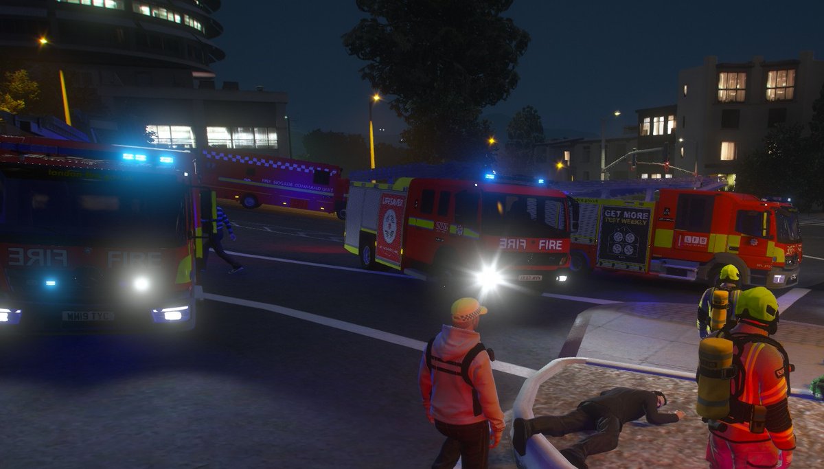 715Sherlock's tweet photo. Back out with @LondCallingRPC tonight in the unmarked car. One day I will learn to use Rockstar Editor to take photos. #Fictional https://t.co/pxqDlOUBmR