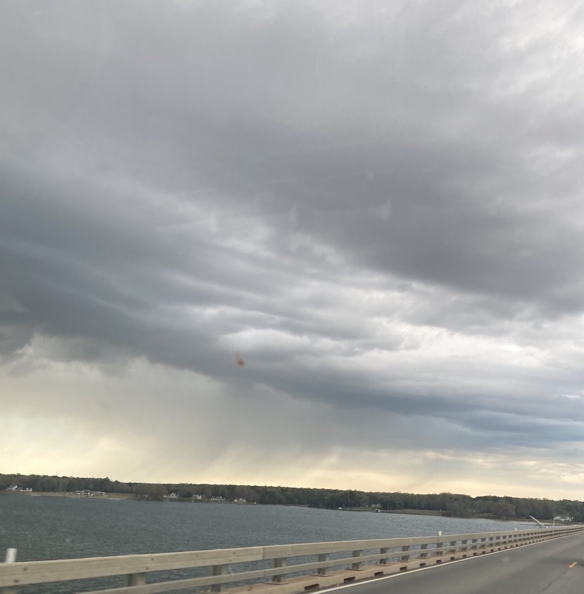 ⁦<a href="/KevinMyattWx/">Kevin Myatt</a>⁩ late Friday rain over Irvington, VA