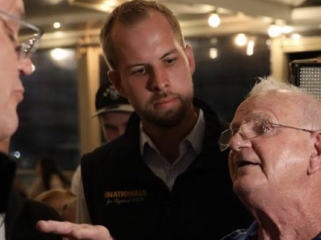 Igh0108's tweet photo. This goon staring down 'Newcastle Ray' at #EdgeworthTavern is @The_Nationals candidate for #HunterVotes James Thompson
Don't be a James #auspol #skynews #insiders https://t.co/fyIgE2kYSb