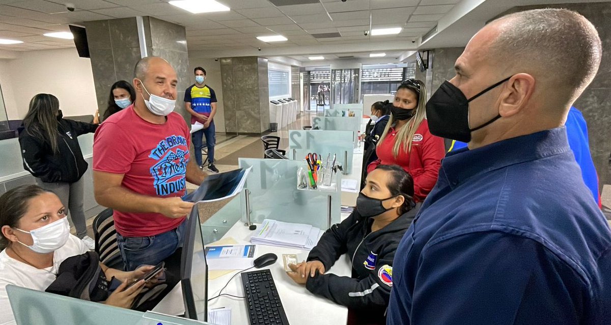 CeballosIchaso1's tweet photo. Hoy sostuve reunión con la directiva del @VenezuelaSaime, cumpliendo instrucciones de nuestro CJ @NicolasMaduro, para optimizar la atención oportuna a los venezolanos, y trazar estrategias garantes del perfeccionamiento y fortalecimiento del #SAIME rumbo a la excelencia. https://t.co/Qd8eWmIRvF