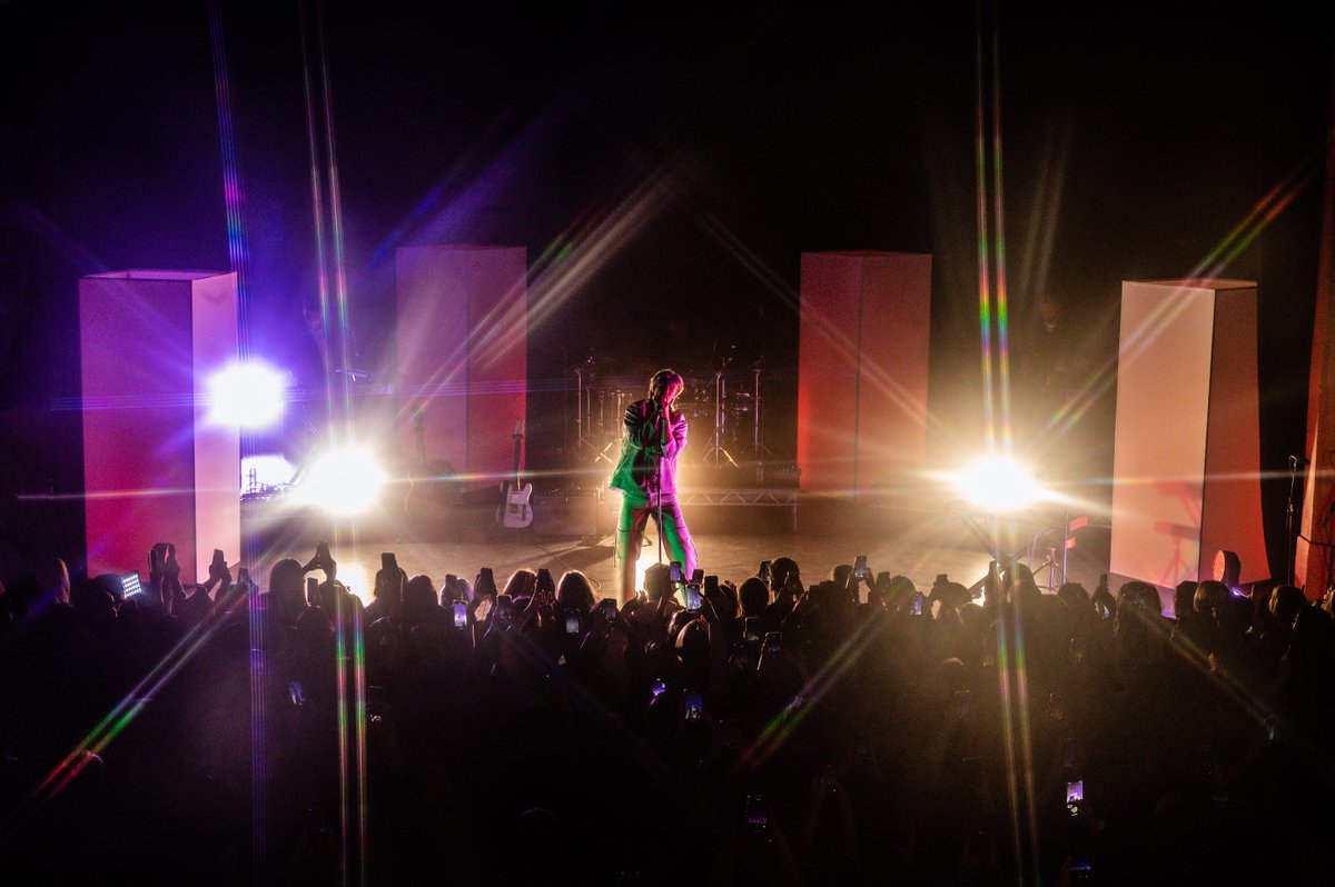 oneruel's tweet photo. LAST SHOW!! so fuckin cool to go back to the home town. LOVE U ALL AND ILL SEE U SOON

Pics @MichelleGHunder https://t.co/r5XbZzN9zM