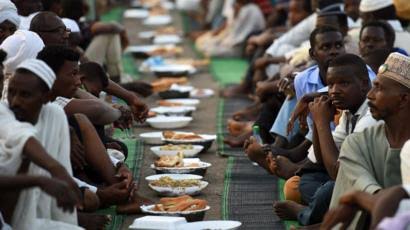 naijaloveinfo's tweet photo. #RamadanDailyDigest: Have You Fed A Fasting Muslim?
Click: https://t.co/ZBCRyviRe0
#NaijaloveinfoReligion #Muslims #Islam #Ramadan2022 #Naijaloveinfo #RamadanDay7 https://t.co/onoAvH3eS5