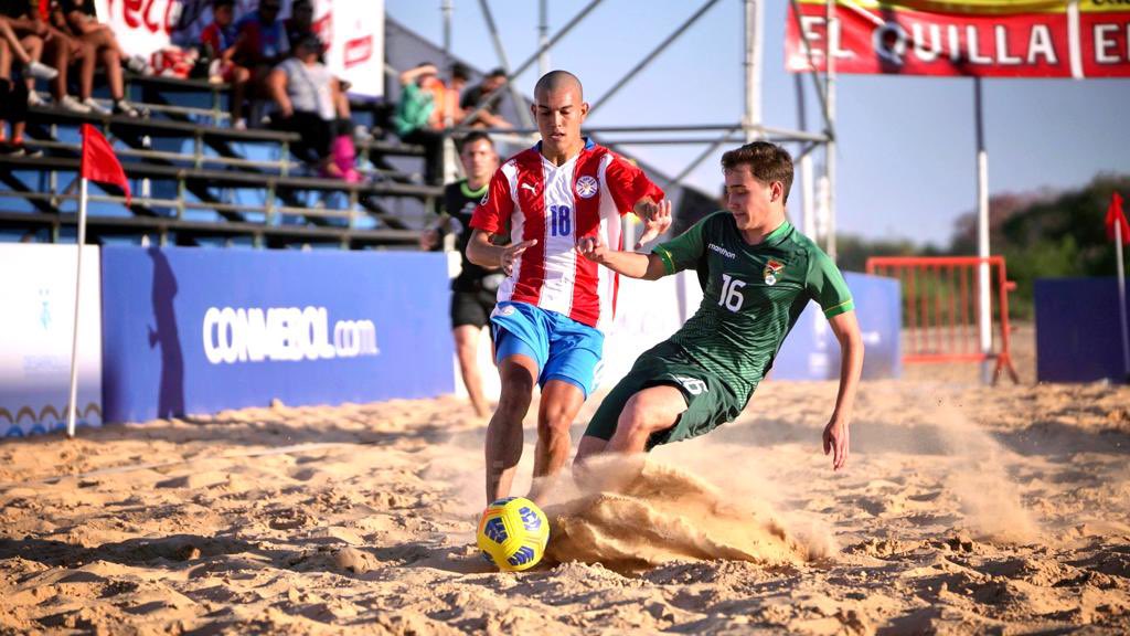 lospynandipy's tweet photo. #APFFútbolPlaya 🇵🇾
⏳Resultado final:
La selección Sub 20 venció 10-0 a @laverde_fbf por la fecha 3️⃣ de la #LigaEvolucionFP.
⚽️🇵🇾:
Medina (5)
Galeano (2)
González (1)
Cáceres (1)
Bogado (1)
#OrgulloPynandi 👣
📸 @LigaEvolucion https://t.co/gUEgcTMqzI