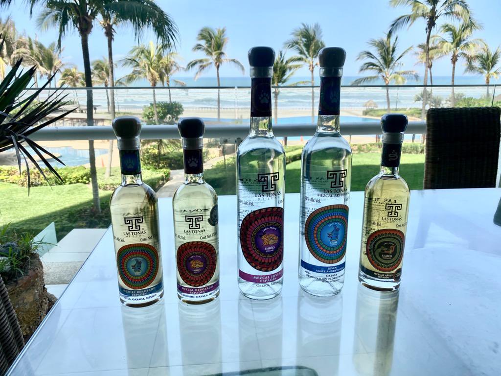 <a href="/lastonasmezcal/">Las Tonas Mezcal</a> en #modovacaciones. Disfrutemos con responsabilidad. #lastonasmezcal #mezcalartesanal #conocetutona