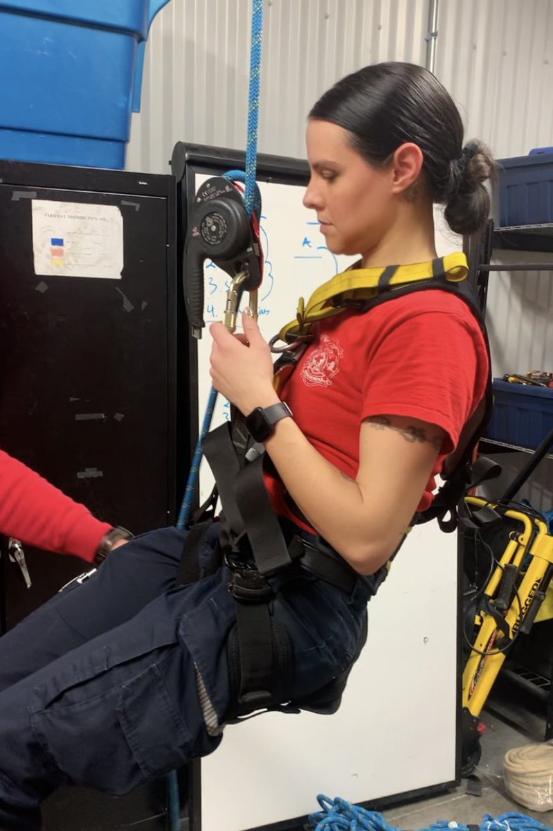 AlaskaEliza's tweet photo. Rope rescue training on the night shift 🚒🚑❤️ https://t.co/N0PbFcJ1Jq