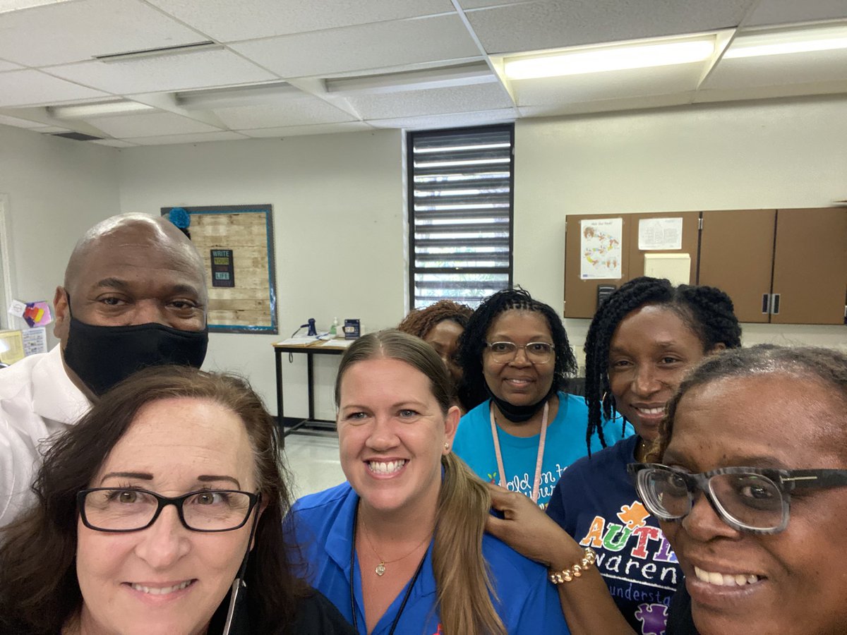 acostacastro10's tweet photo. Great day spent with @SLMSDolphins ESLS Department #CollaborativeConversation and #Planning for the 22-23 school year #ESLShappenings #MiddleSchoolRocks #RockStars ๐ธ๐ @CSemisch @DrFlem71 https://t.co/eIomiYu6hS
