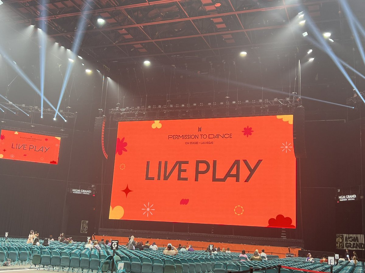junko99071675's tweet photo. LIVE PLAYใฎไผๅ ดใฎๆงๅญ๐
#BTS_PTD_ON_STAGE_LAS_VEGAS
#PTDLIVEPLAY https://t.co/SwoKOXB75e