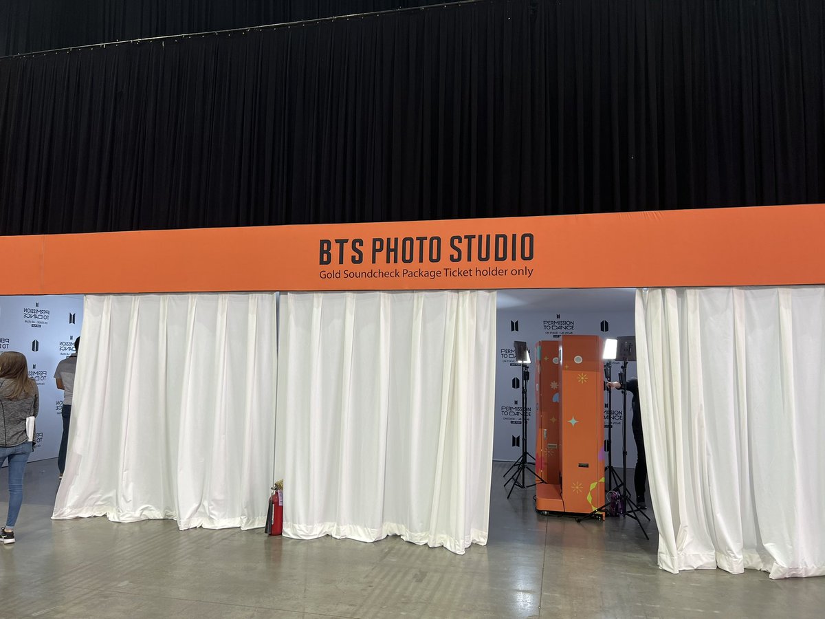 junko99071675's tweet photo. LIVE PLAYใฎไผๅ ดใฎๆงๅญ๐
#BTS_PTD_ON_STAGE_LAS_VEGAS
#PTDLIVEPLAY https://t.co/SwoKOXB75e