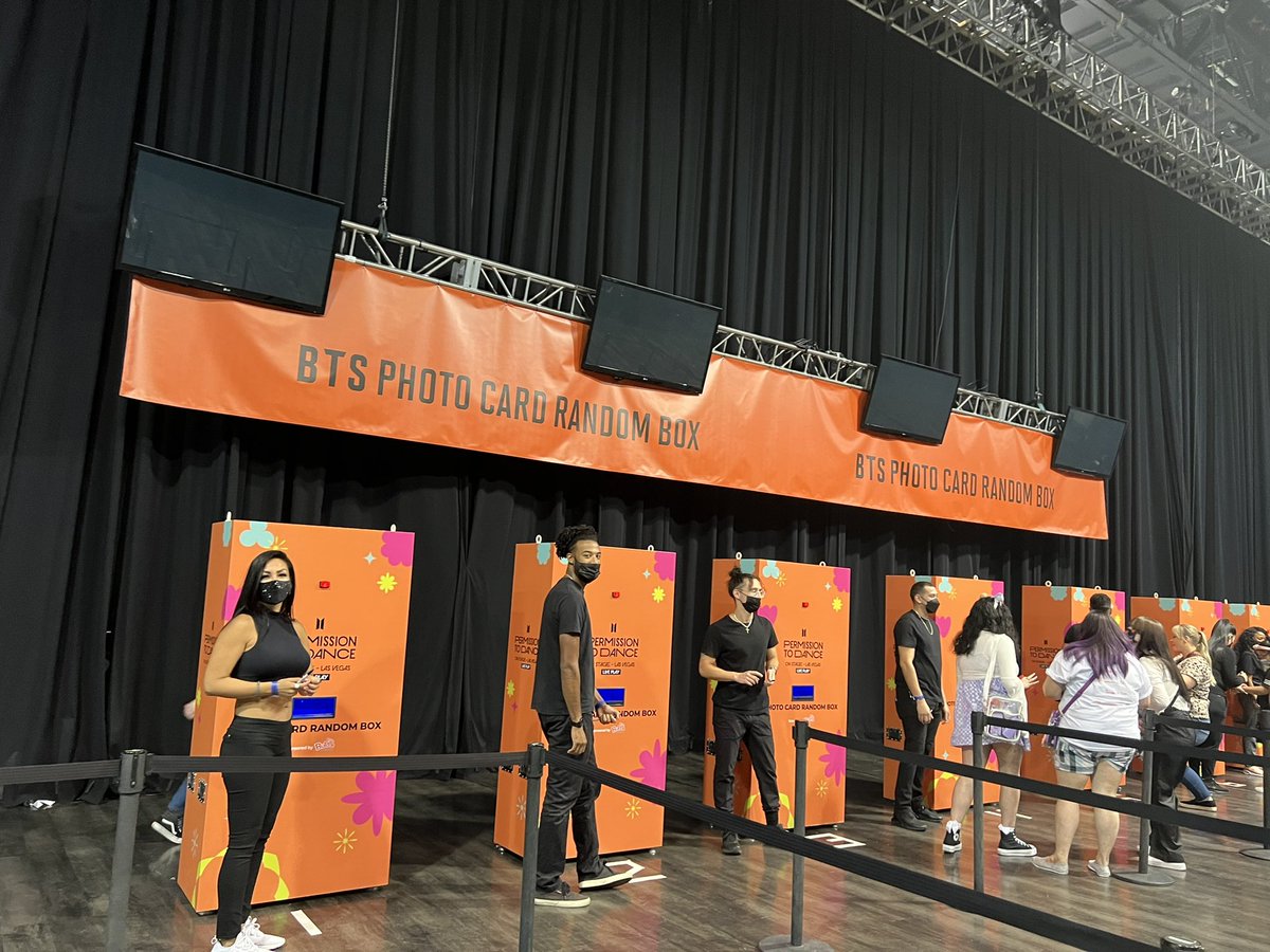 junko99071675's tweet photo. LIVE PLAYใฎไผๅ ดใฎๆงๅญ๐
#BTS_PTD_ON_STAGE_LAS_VEGAS
#PTDLIVEPLAY https://t.co/SwoKOXB75e