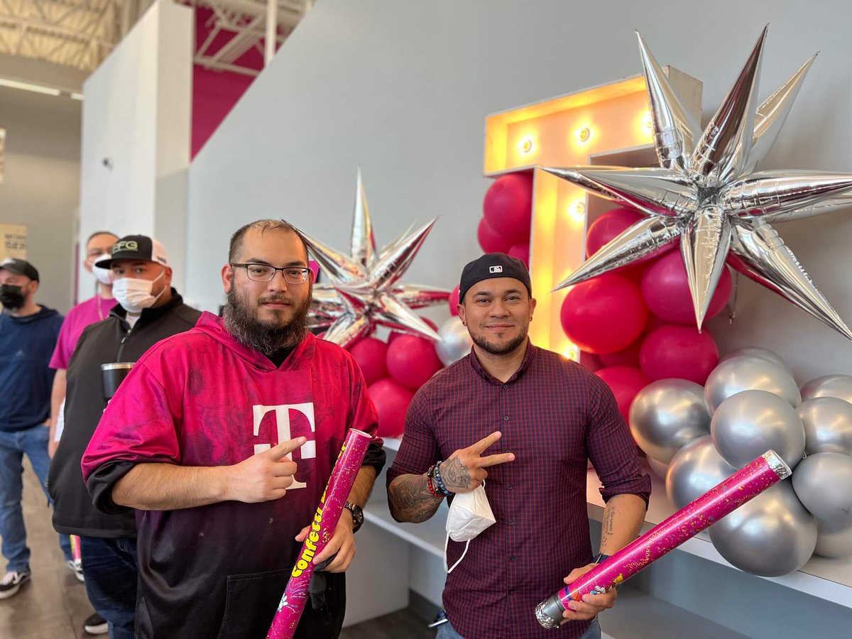 Aejaz_H's tweet photo. It was a great time seeing everyone in person  and celebrating 🍾 2021 results!  @MissionTXperts are fired up and  ready to  #winallthethings in 2022!! #FamousForExperience 
#UnstoppableTogether 
#MissionPossible 💥🤘 https://t.co/VajuFTpv7l