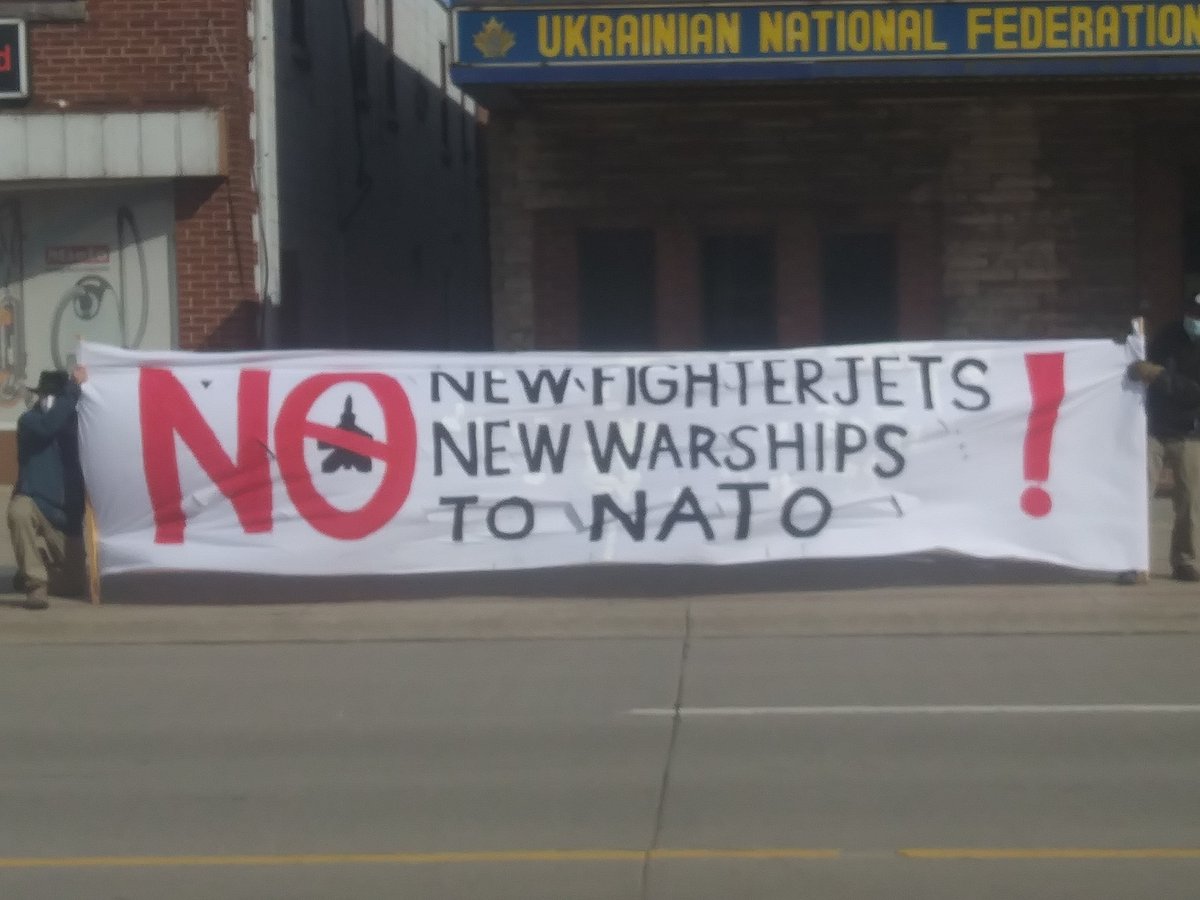 We picketed Trudeau's speech to Ukrainian-Canadians in Hamilton, ON. Many positive honks and waves from motorists and comments from pedestrians unhappy with the whopping increase in military spending in Trudeau's budget of the other day.
#NoNewFighterJets #CanadaOutOfNATO