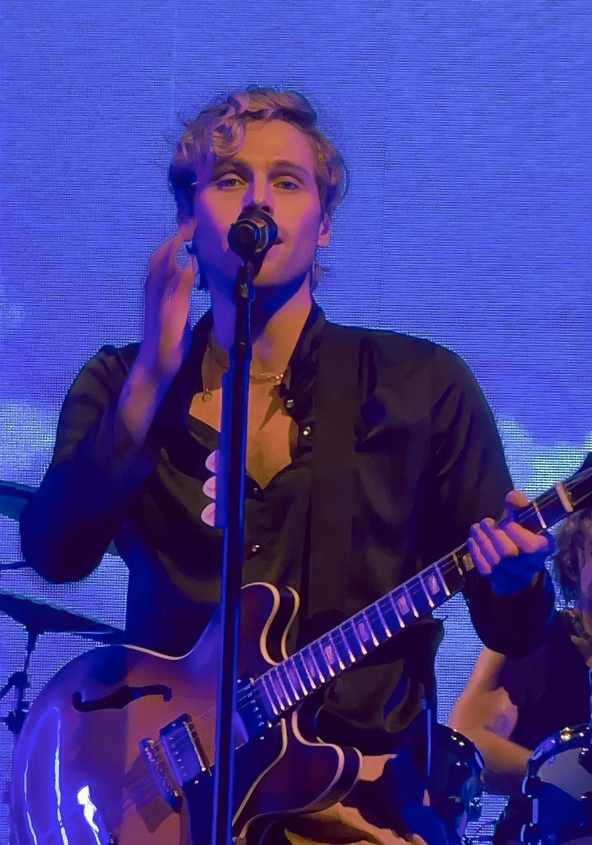 bestofsos's tweet photo. imagine having luke hemmings looking directly at you like this https://t.co/Ay4w1k1nkF