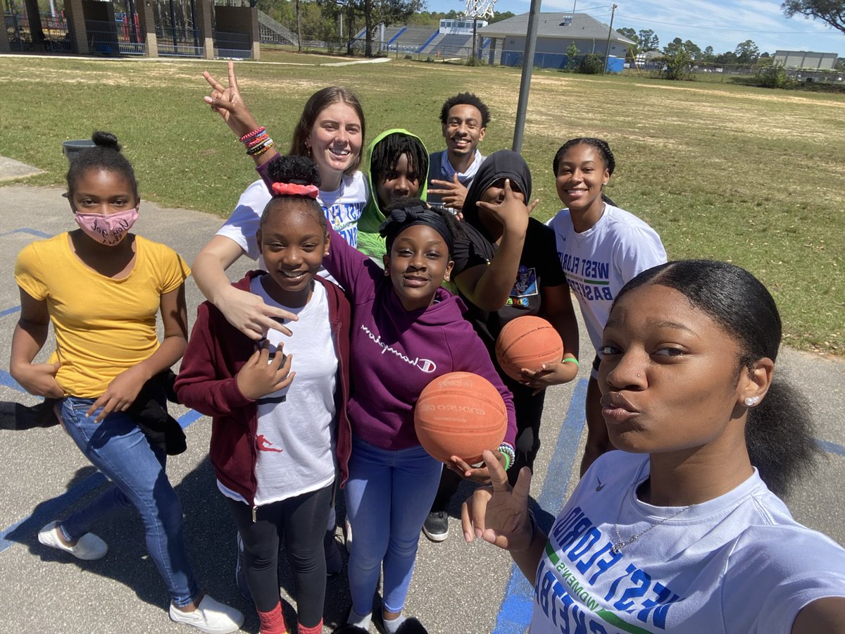 UWFWBB's tweet photo. The Argos took a trip over to Holm Elementary School to shoot some hoops and chat with kids about the importance of hard work and giving their best in the classroom! 📚🏀

#GoArgos | #MoreThanBasketball https://t.co/ovEa6UHRyZ