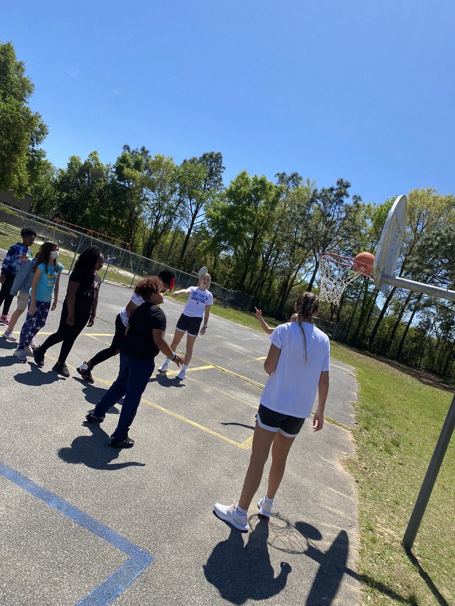 UWFWBB's tweet photo. The Argos took a trip over to Holm Elementary School to shoot some hoops and chat with kids about the importance of hard work and giving their best in the classroom! 📚🏀

#GoArgos | #MoreThanBasketball https://t.co/ovEa6UHRyZ