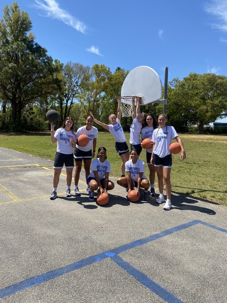 UWFWBB's tweet photo. The Argos took a trip over to Holm Elementary School to shoot some hoops and chat with kids about the importance of hard work and giving their best in the classroom! 📚🏀

#GoArgos | #MoreThanBasketball https://t.co/ovEa6UHRyZ