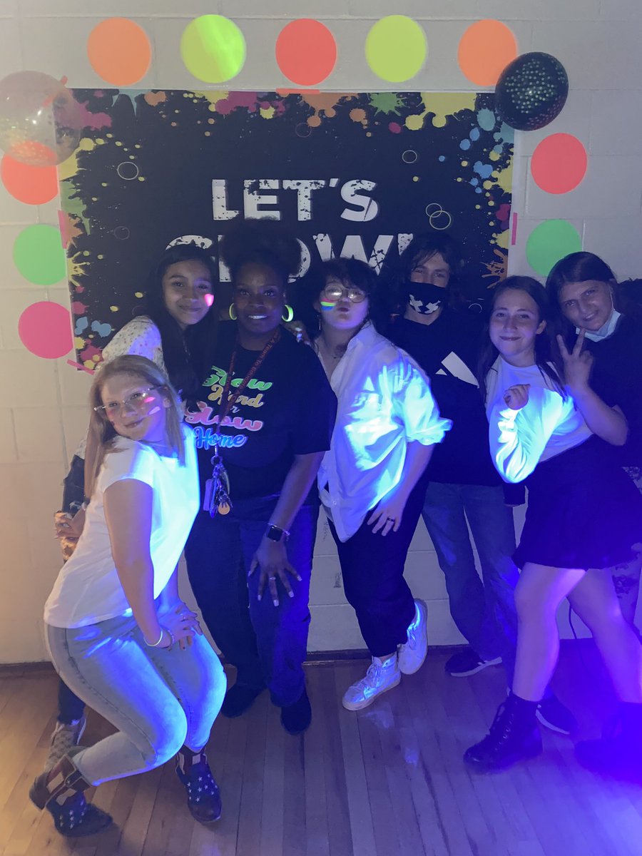 Today we celebrated good behavior, excellent attendance, and class participation via our GLOW social incentive! Can’t you tell we had a blast?!! #KeepShiningBright #LetsGrowCavs Special thanks to everyone who helped make this event successful! 💜🧡💜🧡