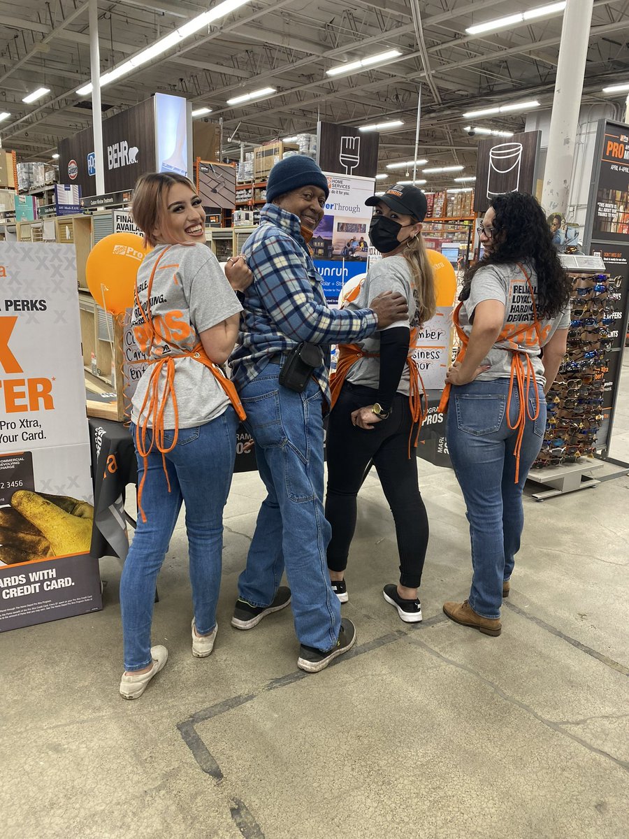 Nick_G1991's tweet photo. Absolutely love our PRO team! #ProXtraPerks #4WeeksofRewards @AngelSM_831 @MRSSAHD @SteveKnottPN @ChrisNana1843 @RQuartiers https://t.co/QxoZmdea84