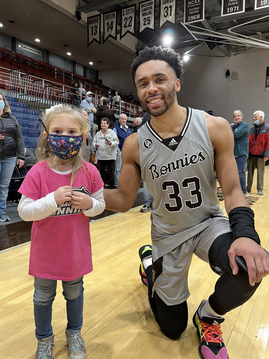shanemryan's tweet photo. Thank you @Jmamba3! Your #1 fan and I look forward to cheering you on at the next level. Your grit, consistency and leadership with be missed for sure. Best of luck and thanks for the memories! #TakeFlight #flight33 #gobonas #unfurl https://t.co/Mvdm72KJ9i