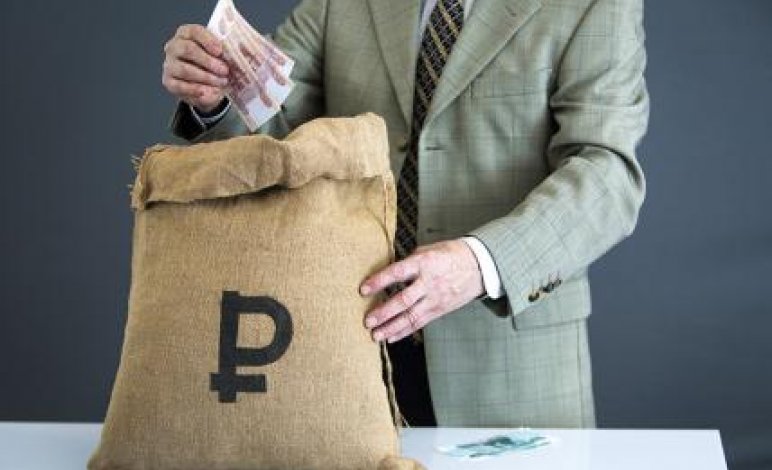 Чего стоит патриотизм «олигархов»?: Российские миллиардеры хотят денег, на всё остальное им наплевать

Торговать за рубли мы не хотим, снижать цены на внутреннем рынке тоже, отменять поборы с бизнеса — аналогично. Такова позиция российских… dlvr.it/SNF8YM