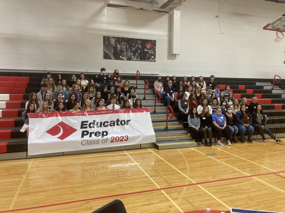 KozKnowz's tweet photo. Such an amazing afternoon celebrating our juniors committing to a career in education! Their future students are so fortunate!! So proud of Diana and Adriana for sharing their stories and inspiring all of us! #oneBG #d214EdPrep #futureteachers https://t.co/qqHtGBwsPf