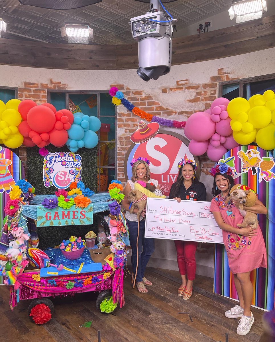 🤗🐶🍗✨

<a href="/BarBCutie/">Bar-B-Cutie</a> donated $500 to <a href="/sahumane/">SA Humane Society</a> on <a href="/SALiveKSAT/">SA Live | ABC KSAT</a> and I got to help!