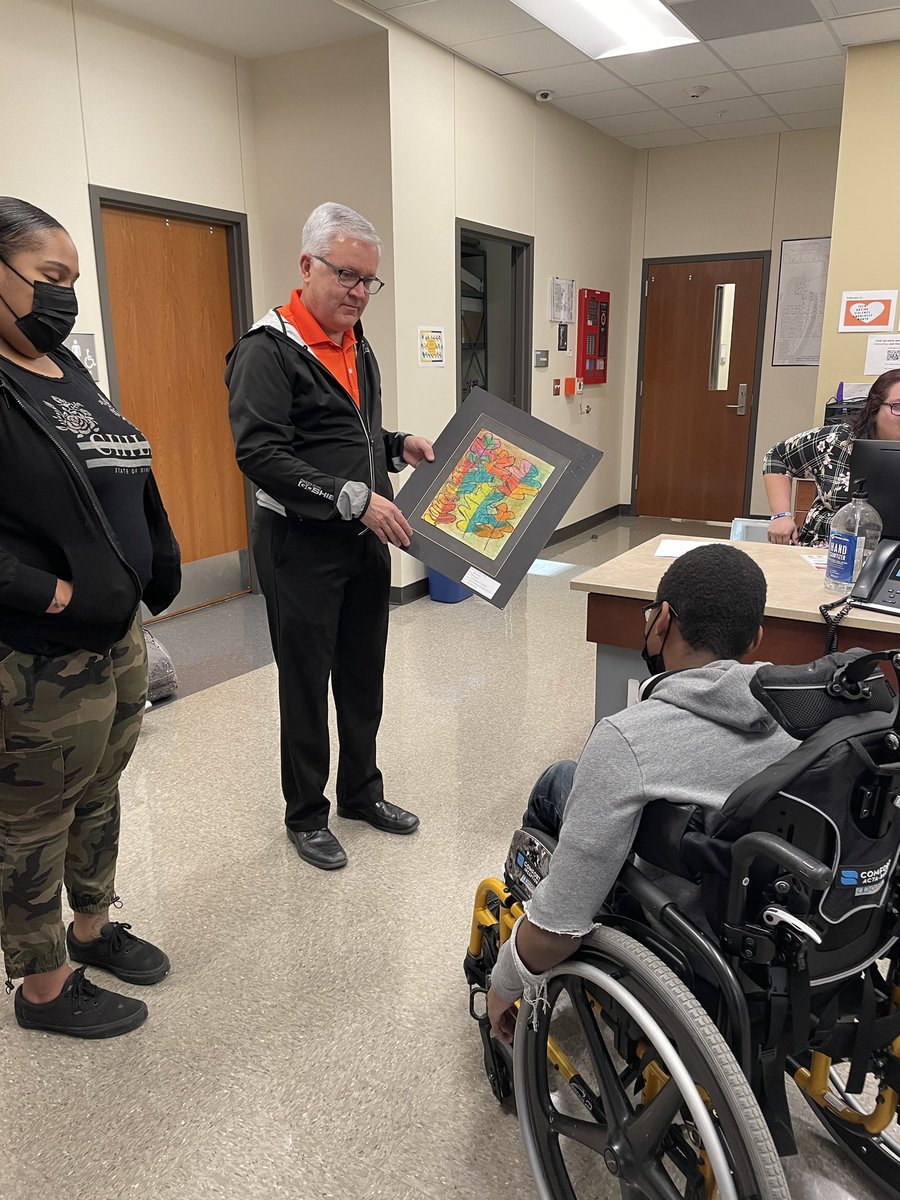 khazzard76's tweet photo. We have an artist on our campus. He just sold his first painting!! Congratulations Jamariyon Smith!! #Nrmsproud https://t.co/kmQGbbvsde