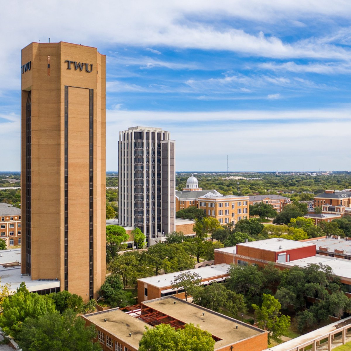 DiscoverDenton's tweet photo. This weekend, the city is buzzing with loads of live music and a variety of fun activities for everyone! Don't miss an opportunity to enjoy the weather and experience Denton!

📍 Texas Woman's University

📸 The Batdrone https://t.co/C3B9pvcdhy